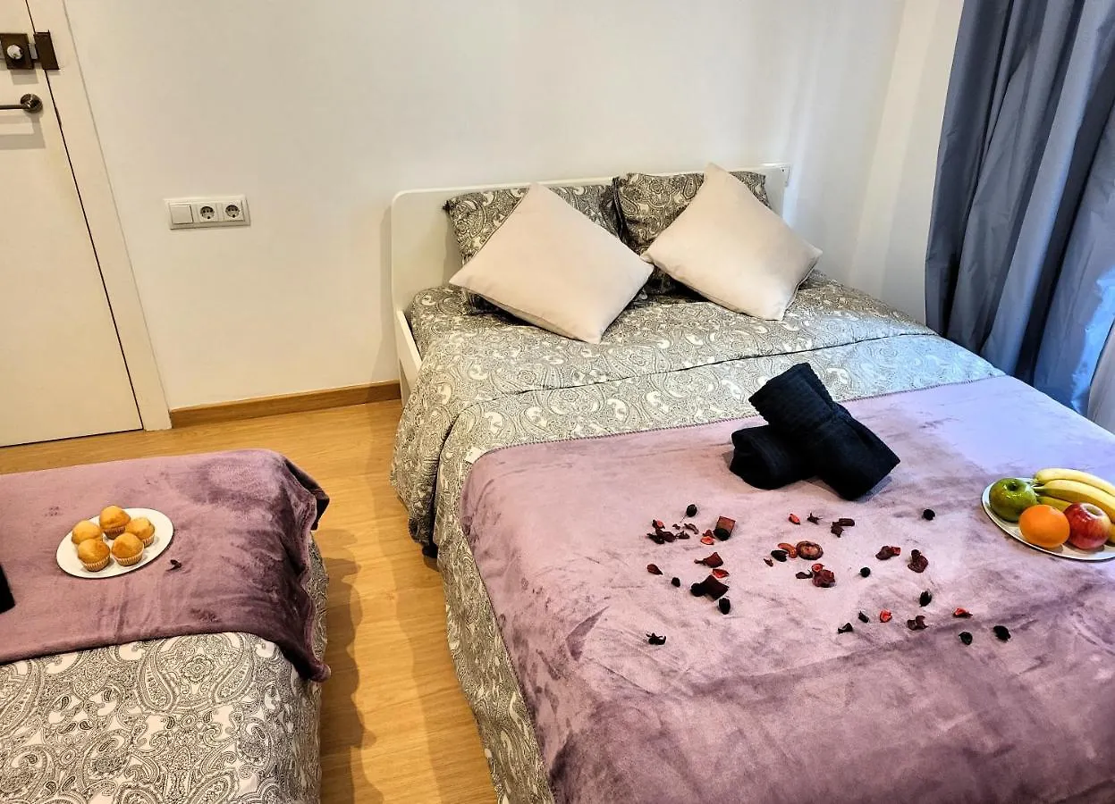 Rooms By Bcn Cathedral Барселона Хостел